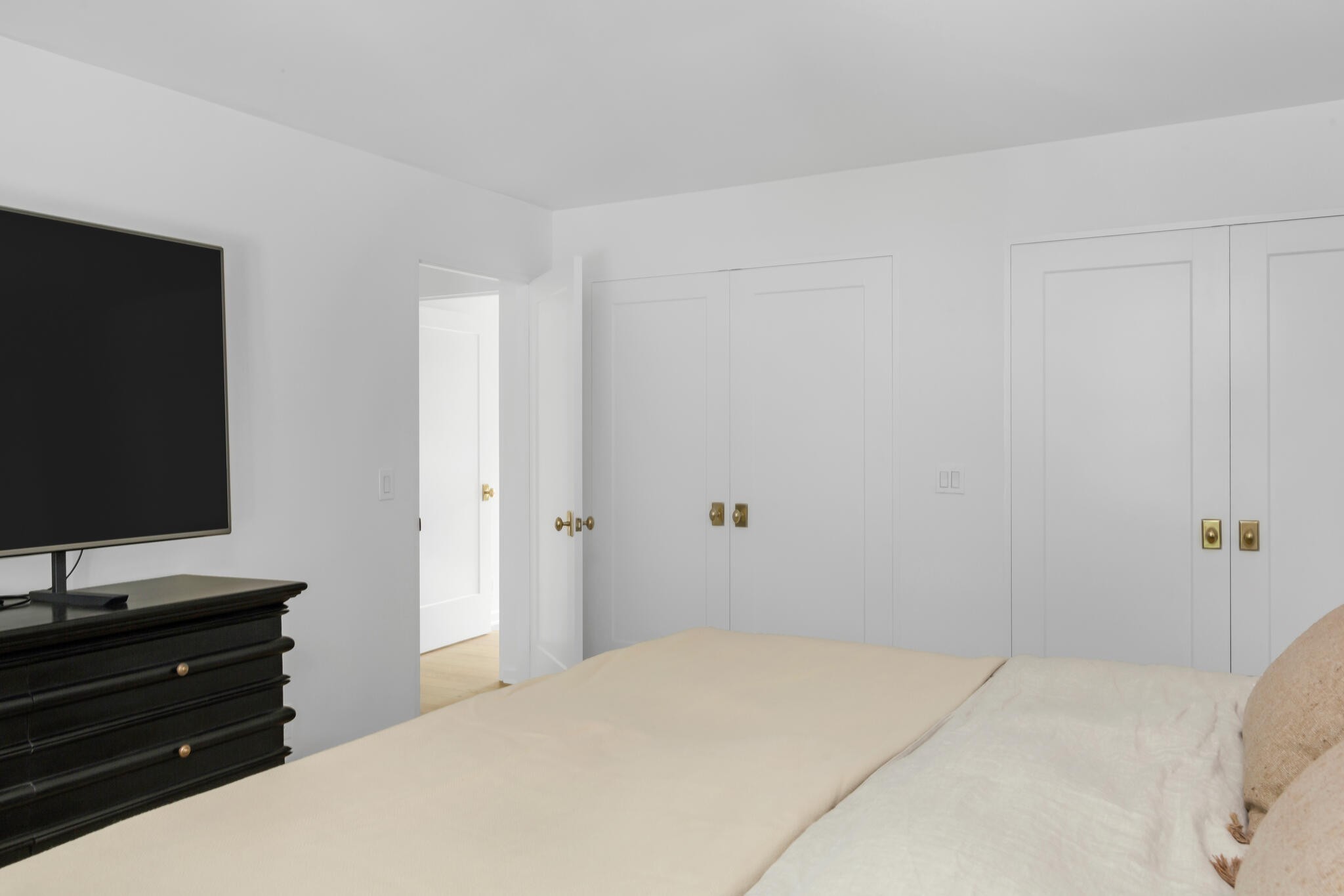 1005 Scramblers Knob Franklin, TN 37069 - Photo 20 of 41 a bedroom with a bed and a flat screen tv