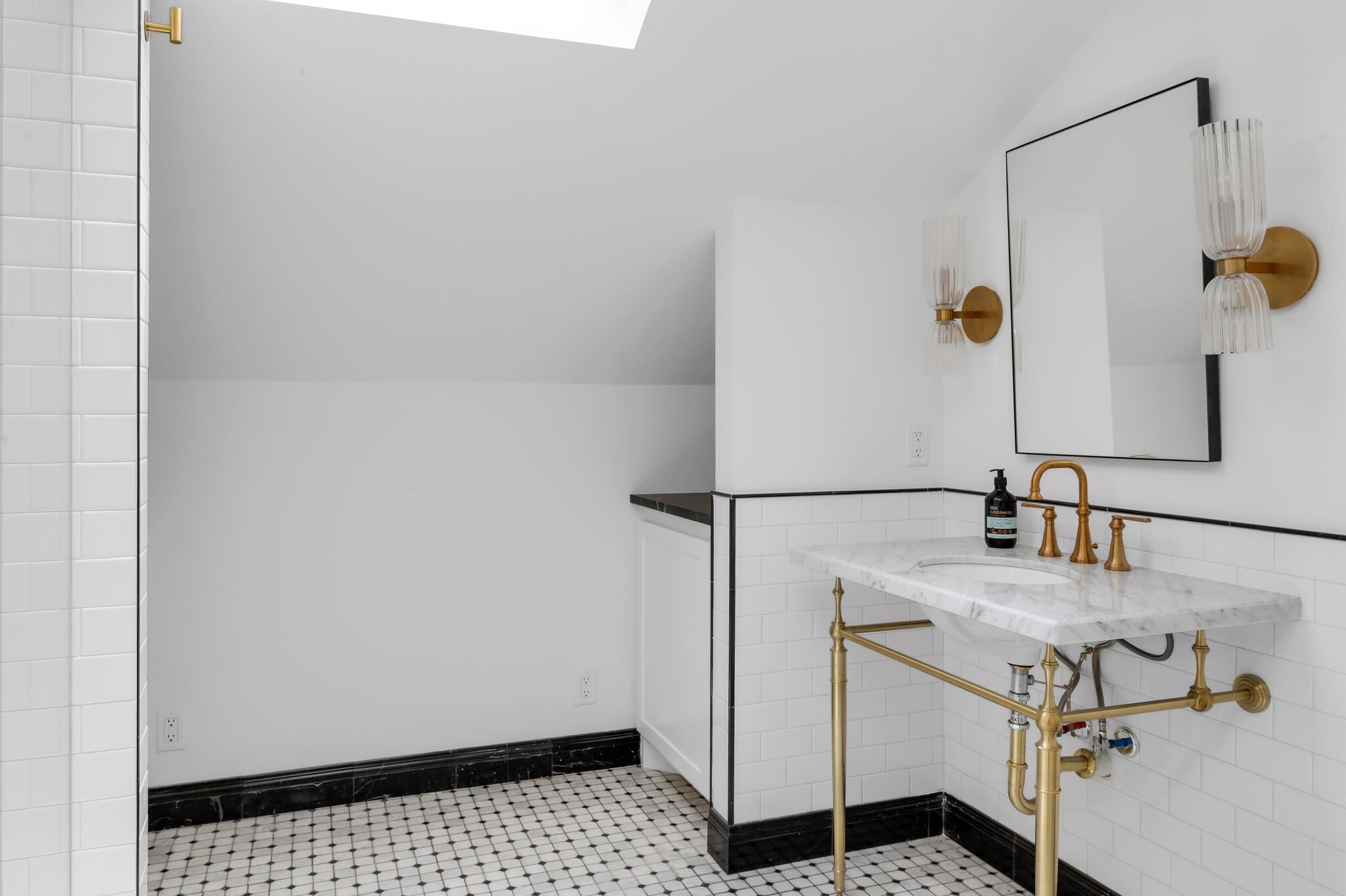 1005 Scramblers Knob Franklin, TN 37069 - Photo 28 of 41 a bathroom with a sink and a mirror