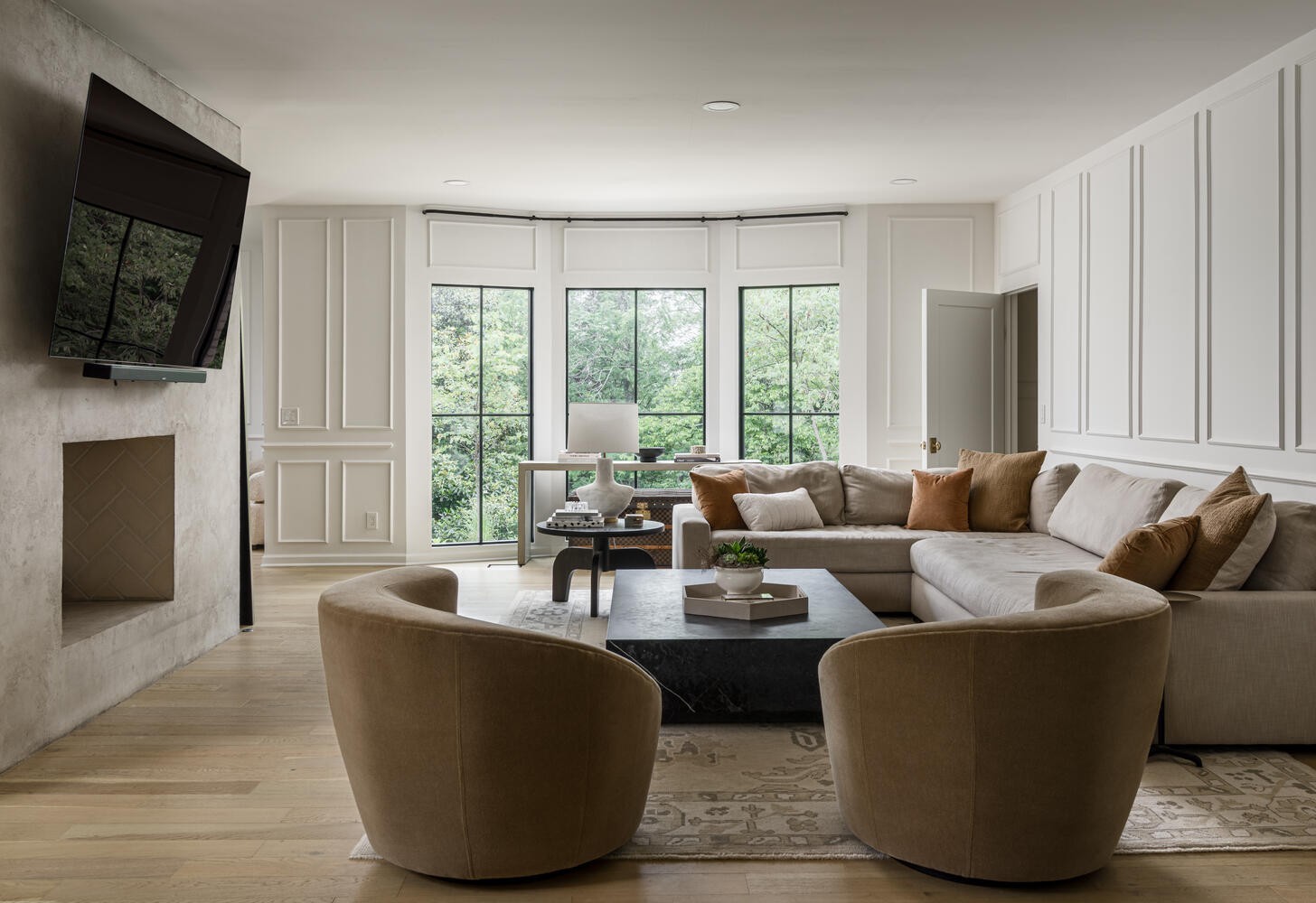 1005 Scramblers Knob Franklin, TN 37069 - Photo 7 of 41 a living room with furniture fireplace and flat screen tv