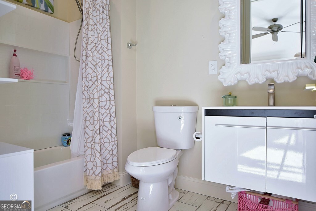 299 Coldivees Road Hamilton, GA 31811 - Photo 31 of 46 a bathroom with a toilet and a shower