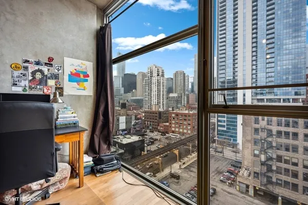 $2,500 | 630 North Franklin Street, Unit 1004, Chicago, IL 60654