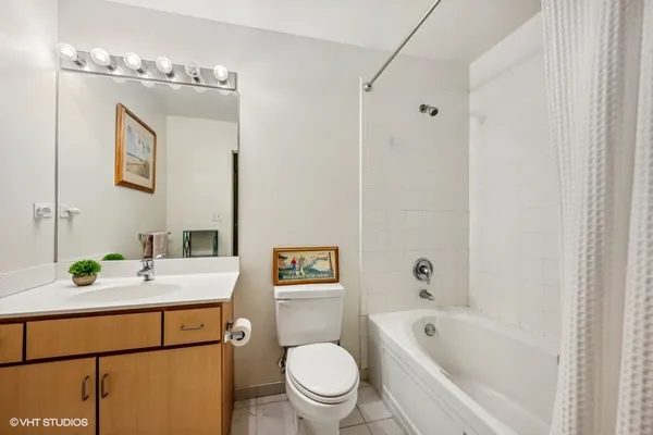 $2,500 | 630 North Franklin Street, Unit 1004, Chicago, IL 60654