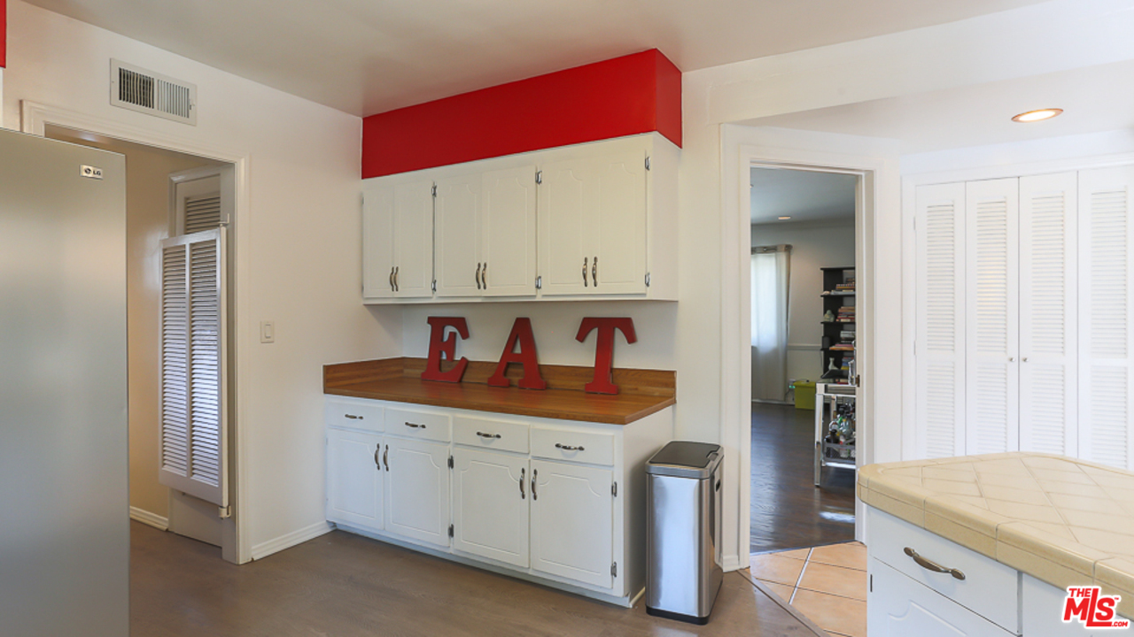 11758 Blix Street Valley Village, CA 91607 - Photo 12 of 32