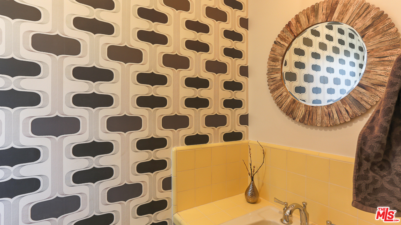 11758 Blix Street Valley Village, CA 91607 - Photo 13 of 32