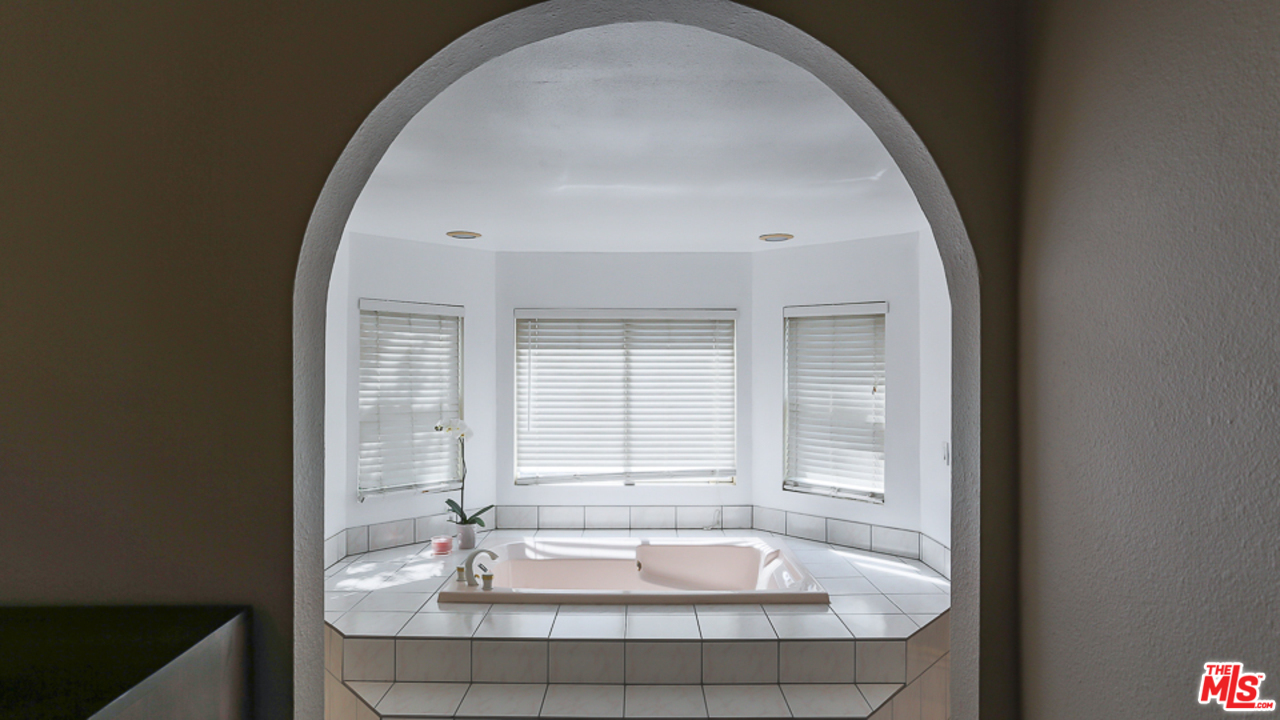 11758 Blix Street Valley Village, CA 91607 - Photo 16 of 32