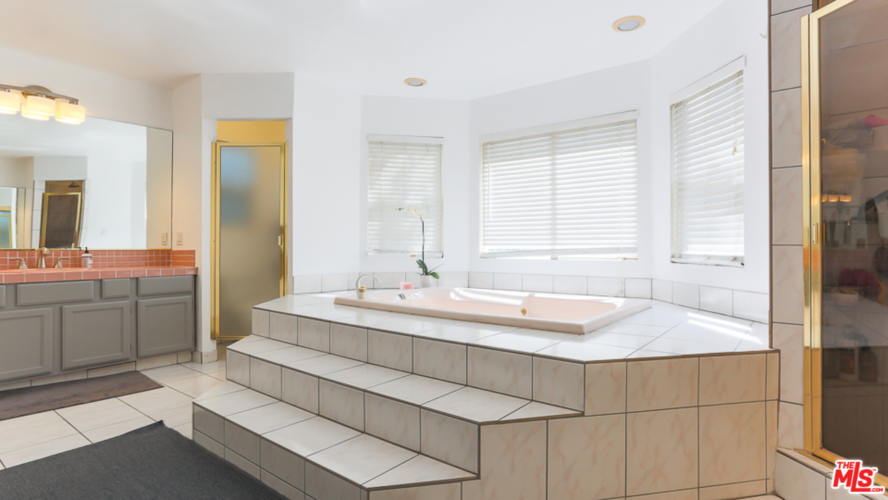 11758 Blix Street Valley Village, CA 91607 - Photo 18 of 32