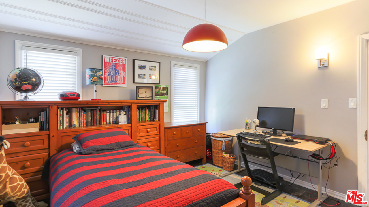 11758 Blix Street Valley Village, CA 91607 - Photo 20 of 32