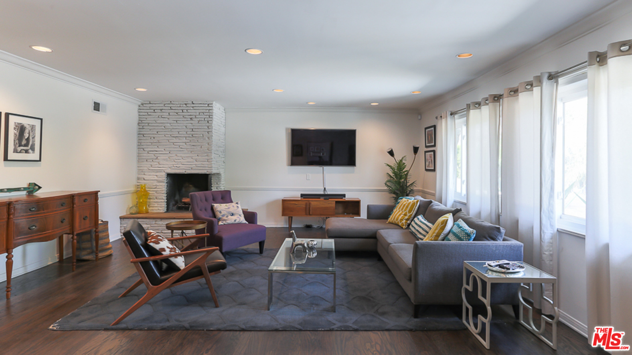 11758 Blix Street Valley Village, CA 91607 - Photo 3 of 32