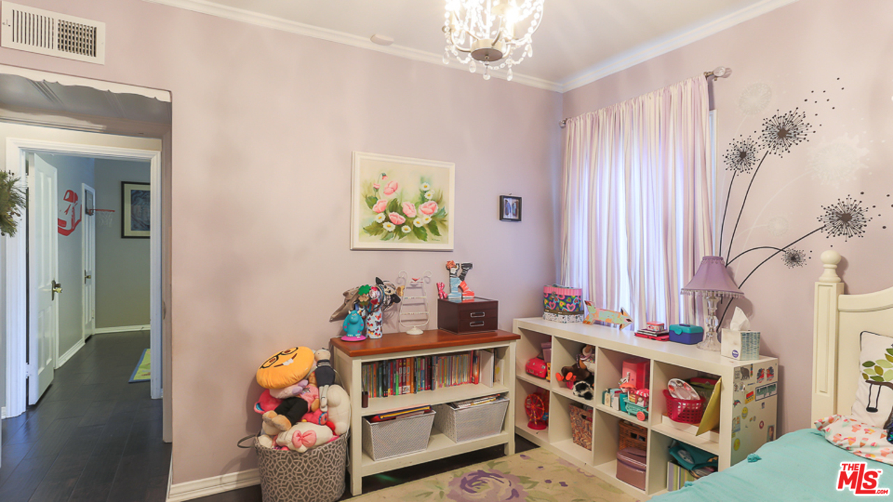 11758 Blix Street Valley Village, CA 91607 - Photo 23 of 32