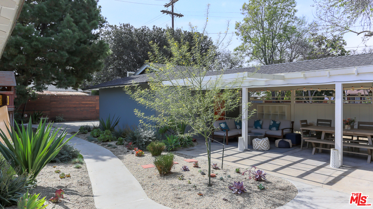 11758 Blix Street Valley Village, CA 91607 - Photo 24 of 32