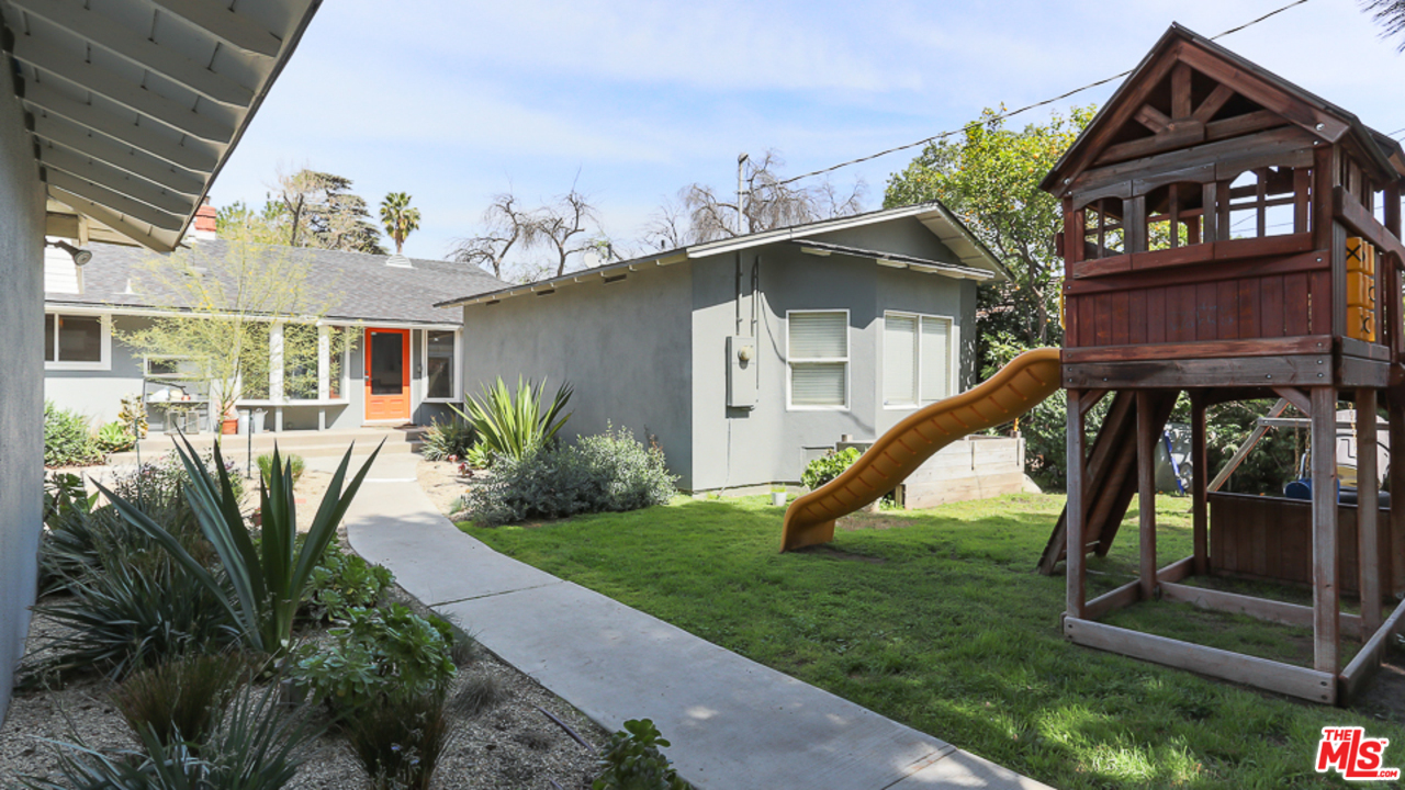 11758 Blix Street Valley Village, CA 91607 - Photo 26 of 32
