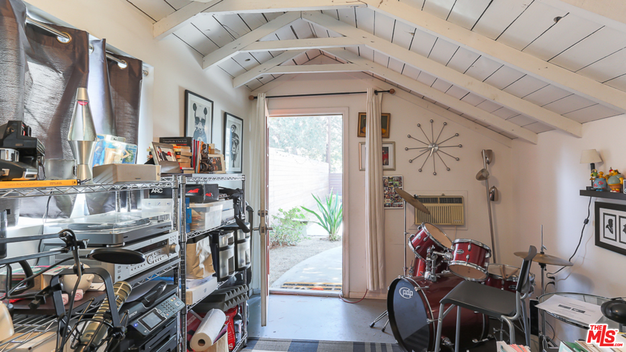 11758 Blix Street Valley Village, CA 91607 - Photo 28 of 32