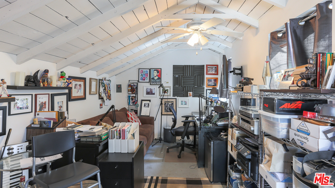 11758 Blix Street Valley Village, CA 91607 - Photo 29 of 32