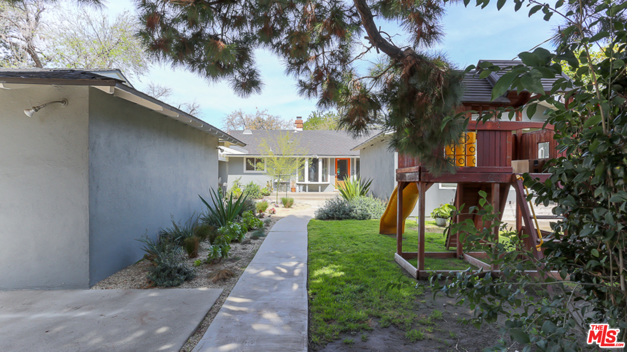 11758 Blix Street Valley Village, CA 91607 - Photo 31 of 32