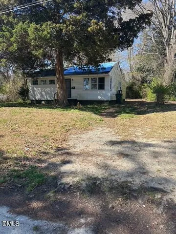 a front view of house with yard