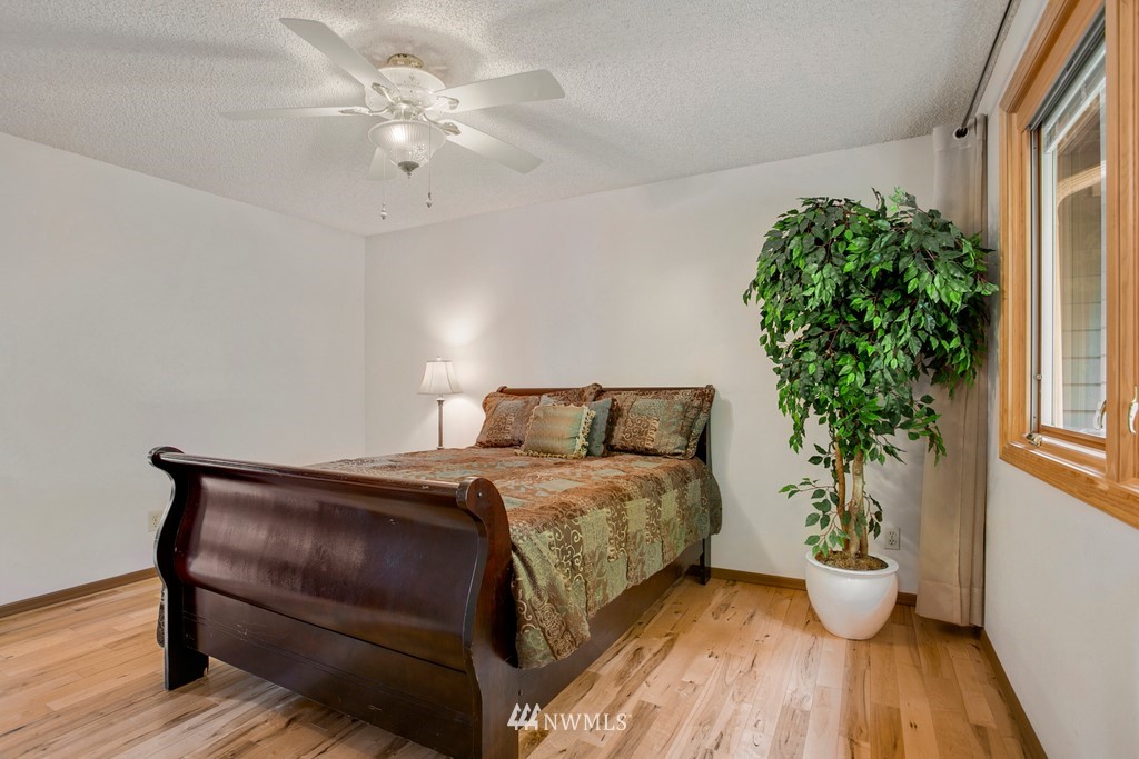 121 Union Court Northeast Renton, WA 98059 - Photo 12 of 21 a bedroom with a large bed and a potted plant