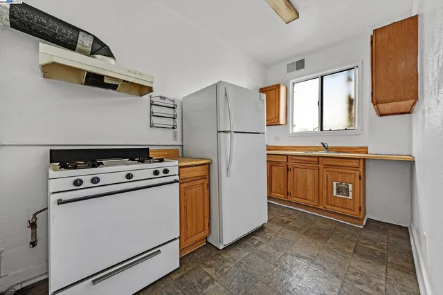 $2,500,000 | 3701 International Boulevard, Oakland, CA 94601