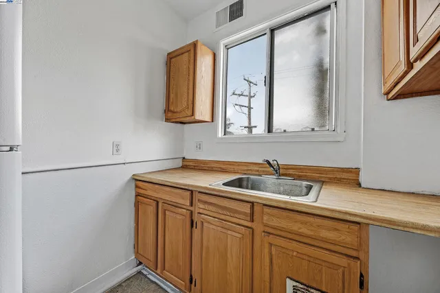 $2,500,000 | 3701 International Boulevard, Oakland, CA 94601