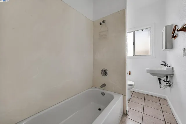 $2,500,000 | 3701 International Boulevard, Oakland, CA 94601