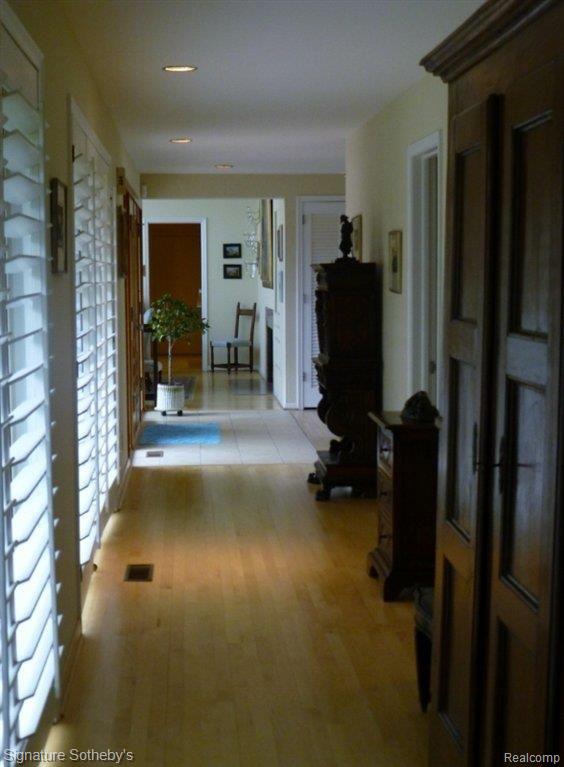 684 Rudgate Road Bloomfield Hills, MI 48304 - Photo 14 of 14 Rudgate (19) (588x800).jpg