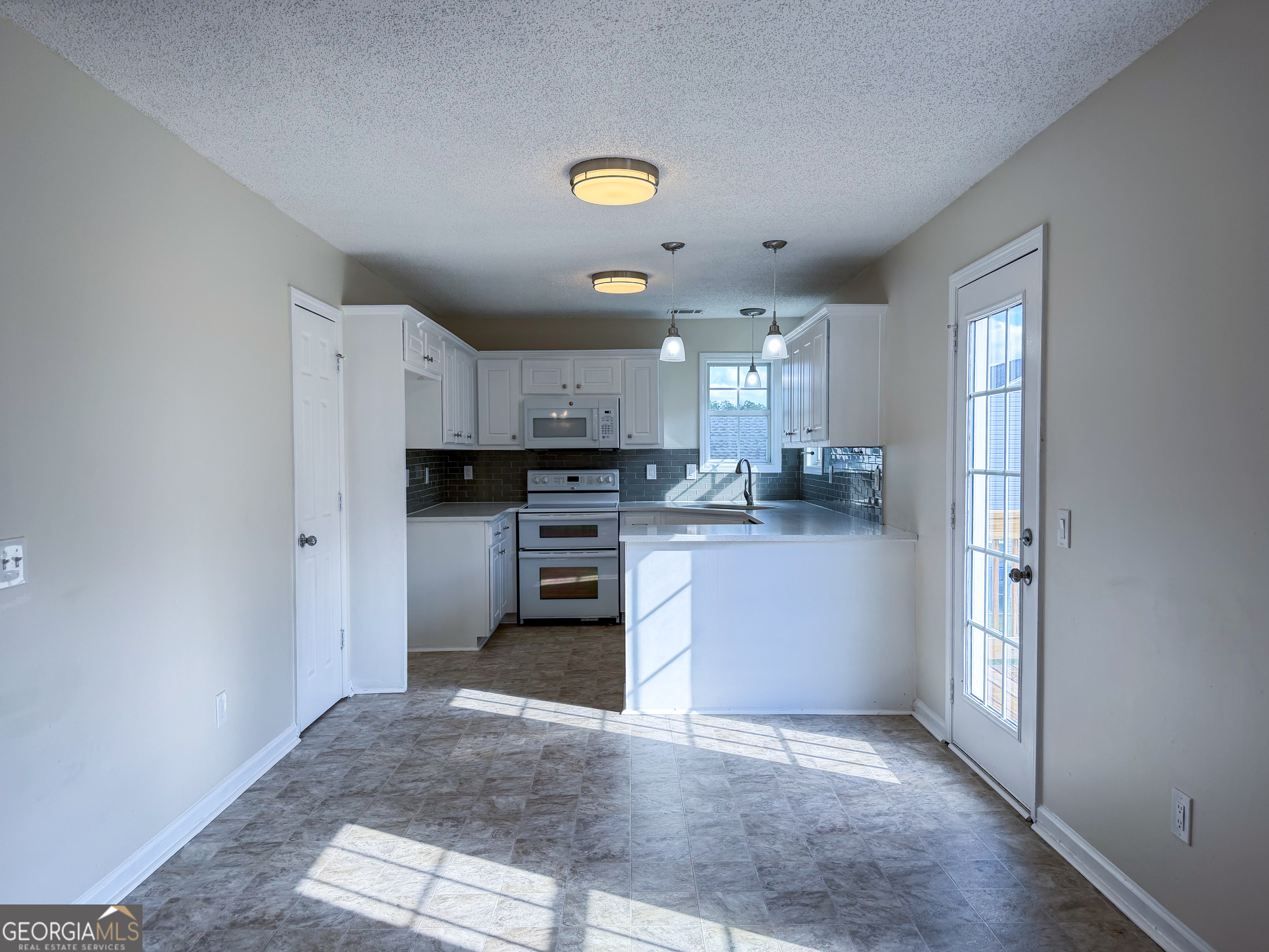 1119 Hummingbird Way Winder, GA 30680 - Photo 4 of 38