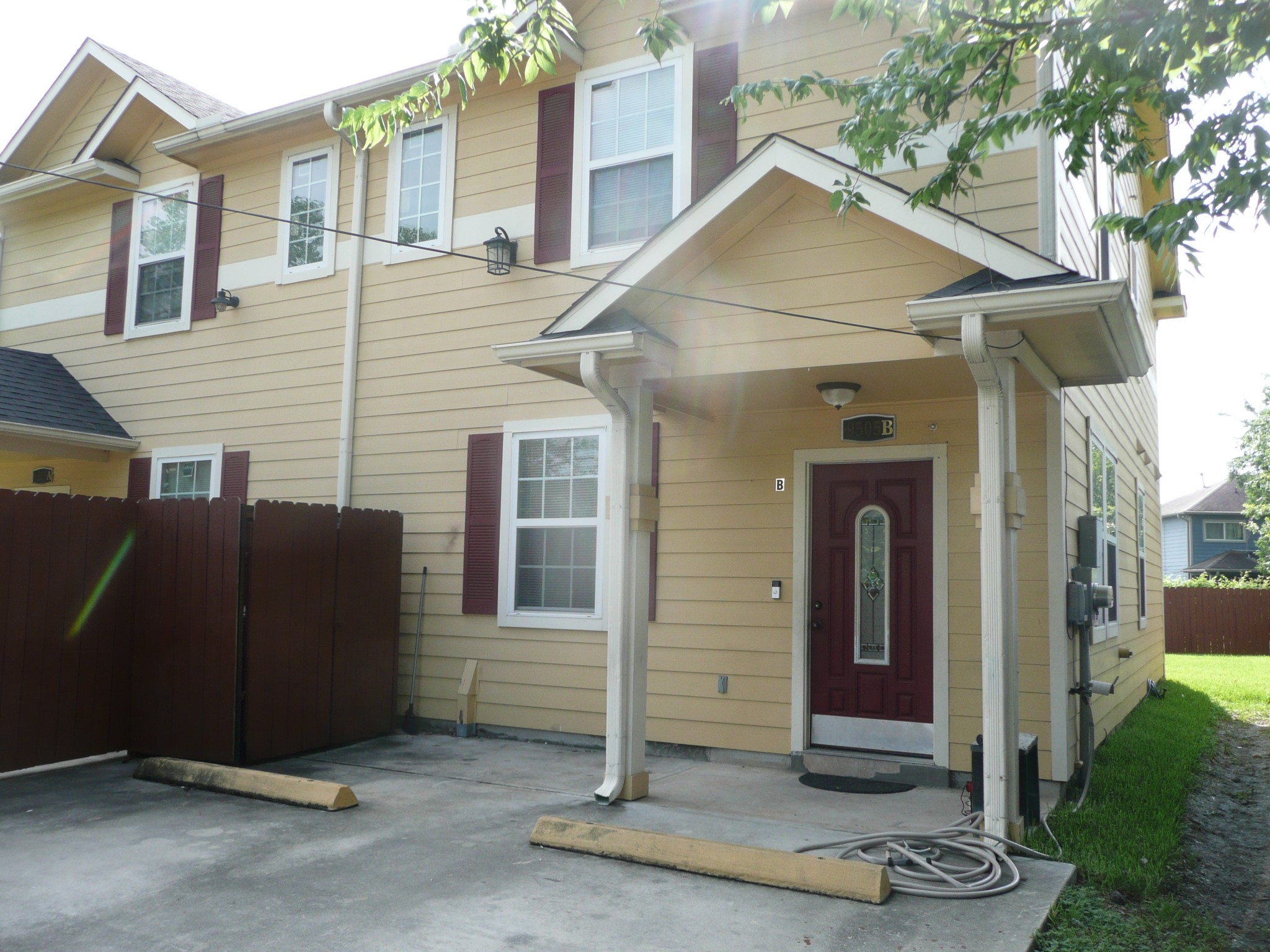 9505 Shoreham Street Houston, TX 77093 - Photo 1 of 13 front side