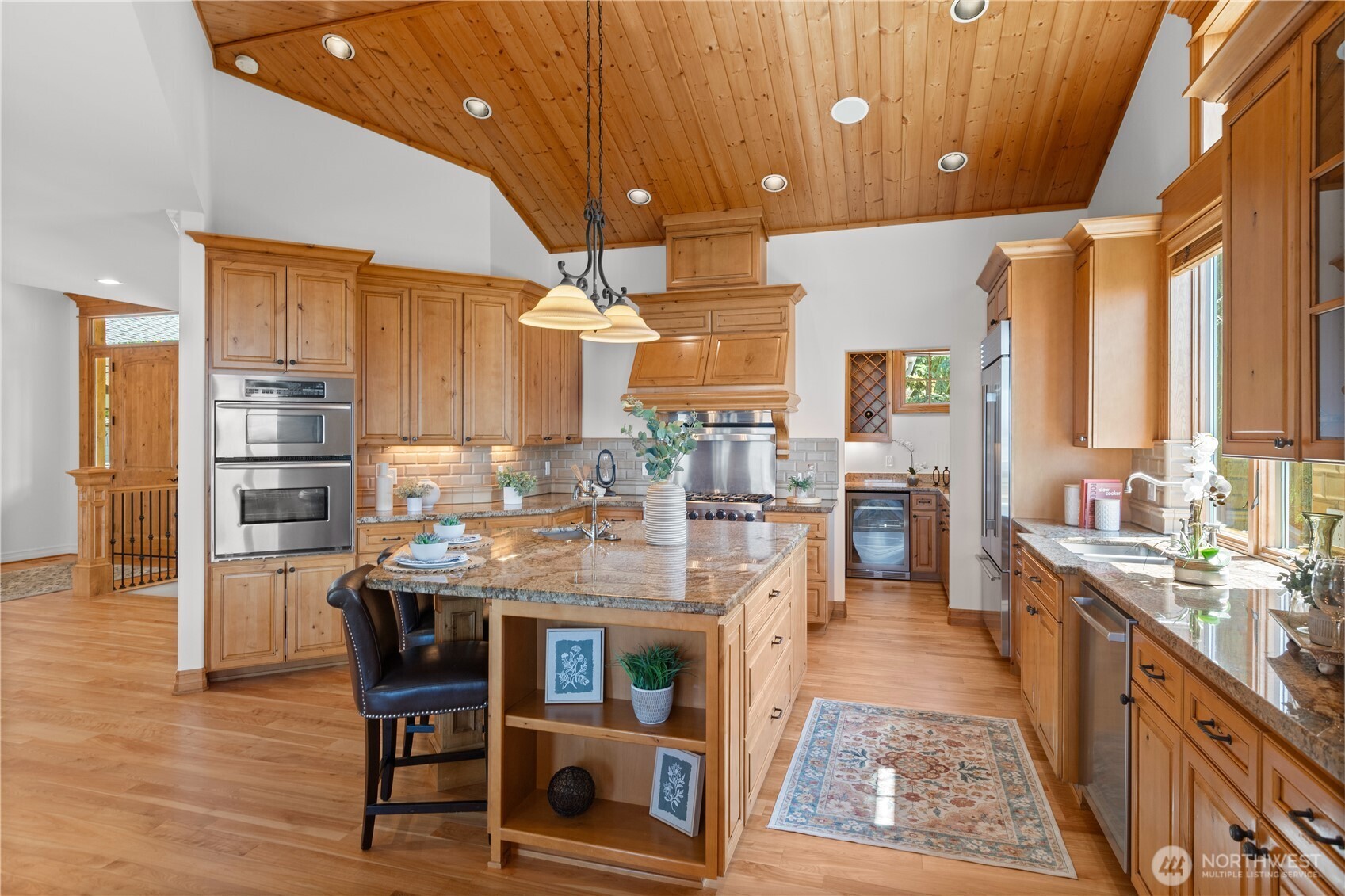 18608 Sound View Place Edmonds, WA 98020 - Photo 12 of 40