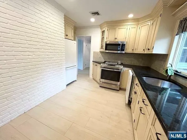 $6,900 | 71 Day Avenue, Tenafly, NJ 07670