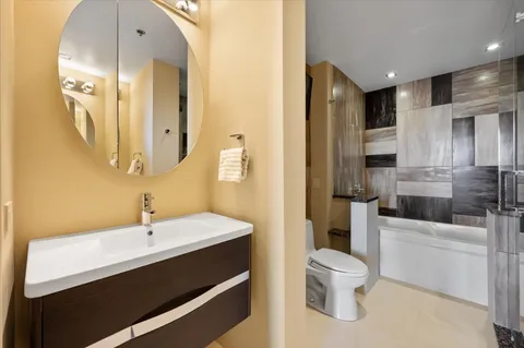 $699,000 | 653 North Kingsbury Street, Unit 1103, Chicago, IL 60654