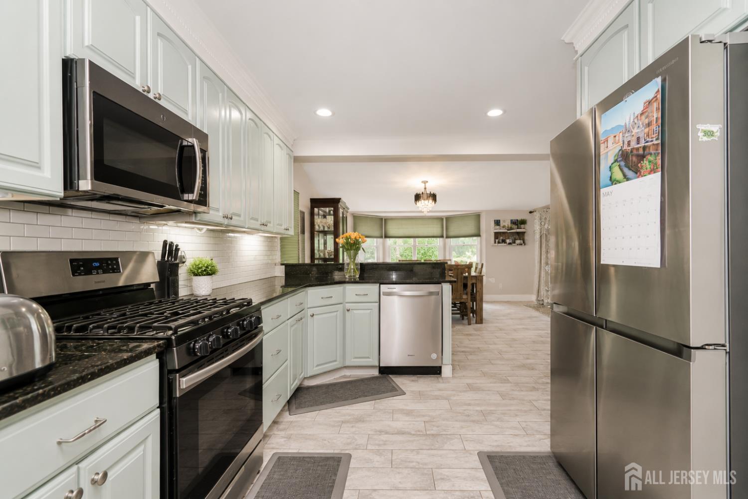 90 Farms Rd Circle East Brunswick, NJ 08816 - Photo 8 of 39