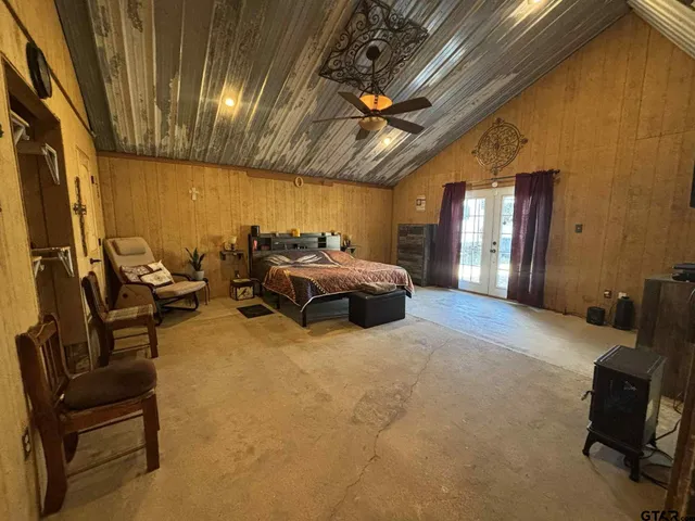a view of a livingroom with furniture