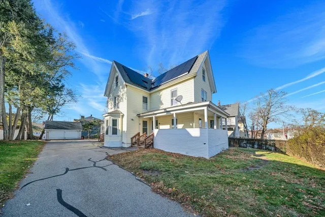 a view of a house with a yard