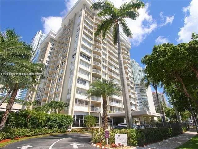 $3,250 | 1420 Brickell Bay Drive, Unit 1506D, Miami, FL 33131