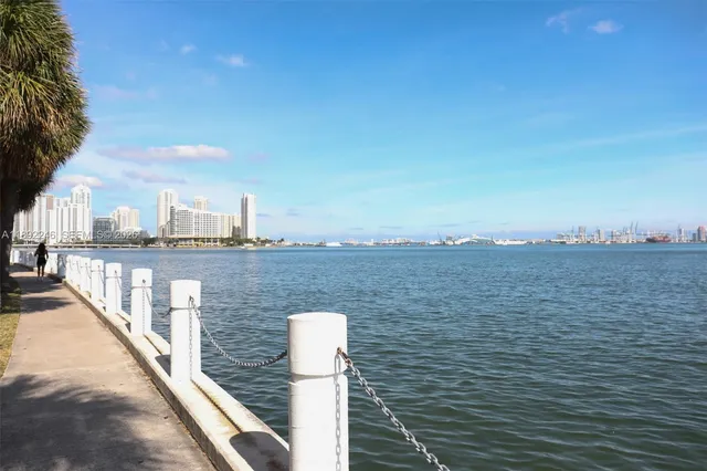 $3,250 | 1420 Brickell Bay Drive, Unit 1506D, Miami, FL 33131