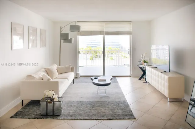 $3,250 | 1420 Brickell Bay Drive, Unit 1506D, Miami, FL 33131