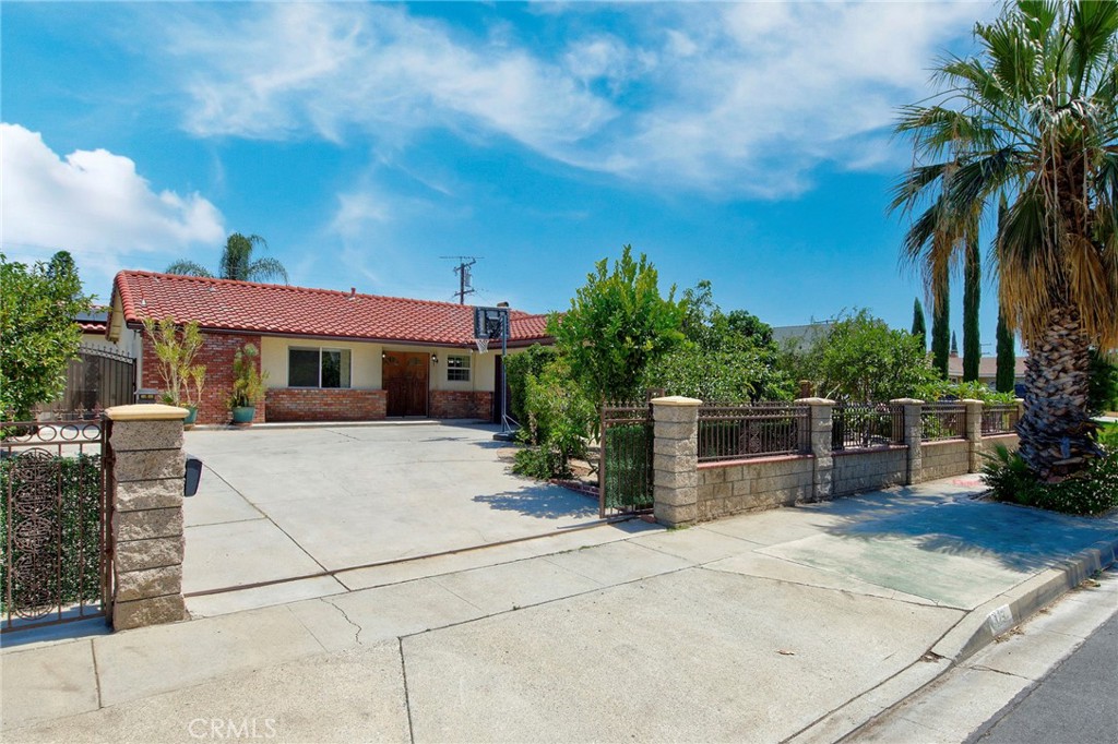 129 East Rancho Road Corona, CA 92879 - Photo 3 of 42