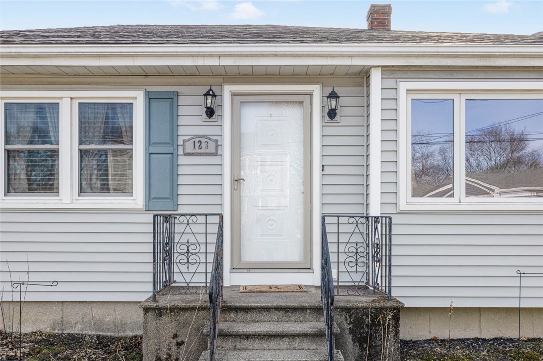 123 Beardsworth Road Tiverton, RI 02878 - Photo 4 of 40