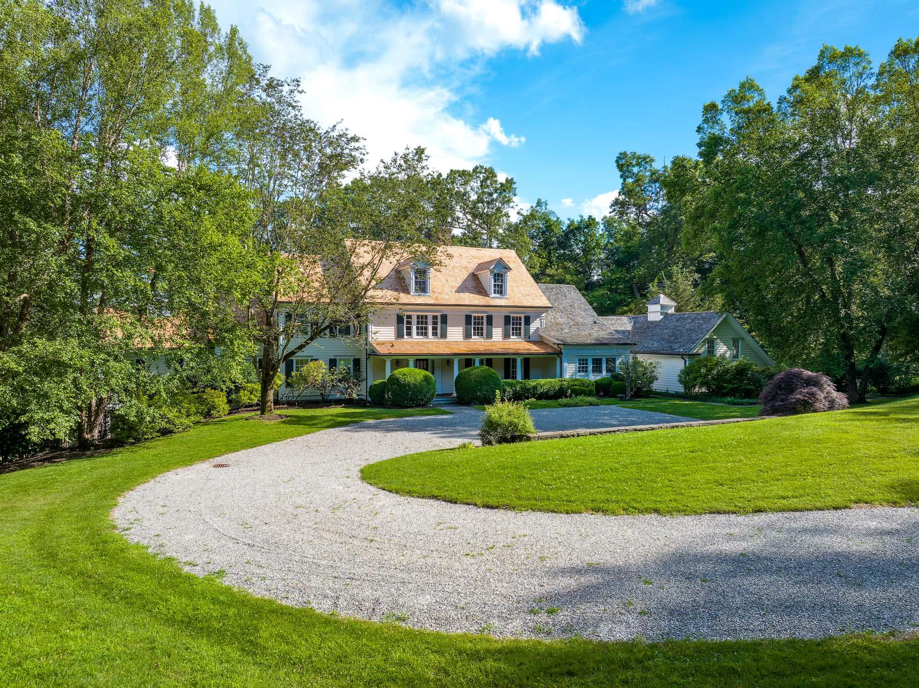 194 Titicus Road North Salem, NY 10560 - Photo 3 of 35 a front view of a house with garden