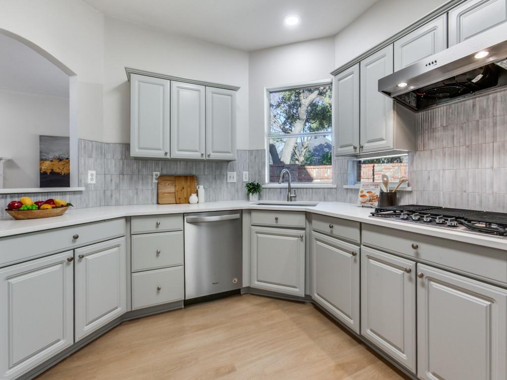 14624 Dickenson Court Addison, TX 75001 - Photo 7 of 32