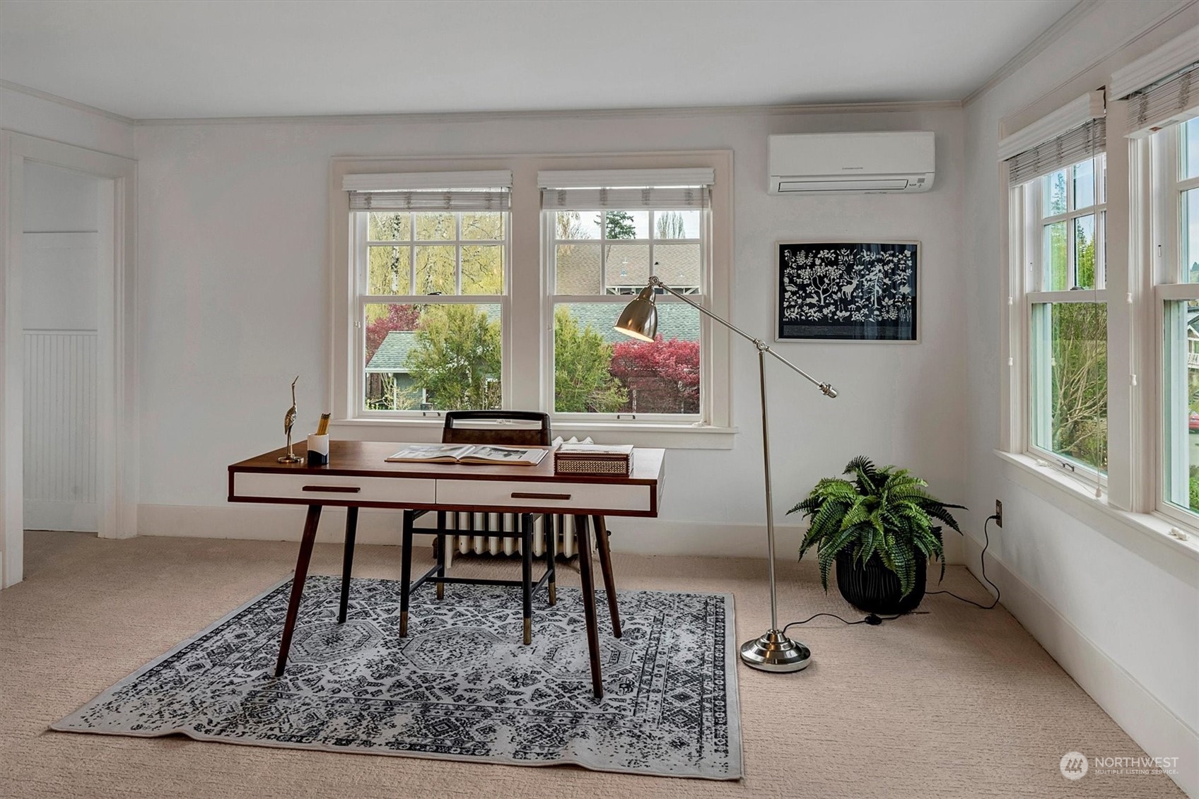 3422 Hunter Boulevard South Seattle, WA 98144 - Photo 20 of 40 a workspace with furniture and a potted plant