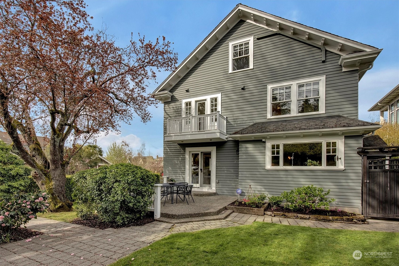 3422 Hunter Boulevard South Seattle, WA 98144 - Photo 33 of 40 a front view of a house with garden