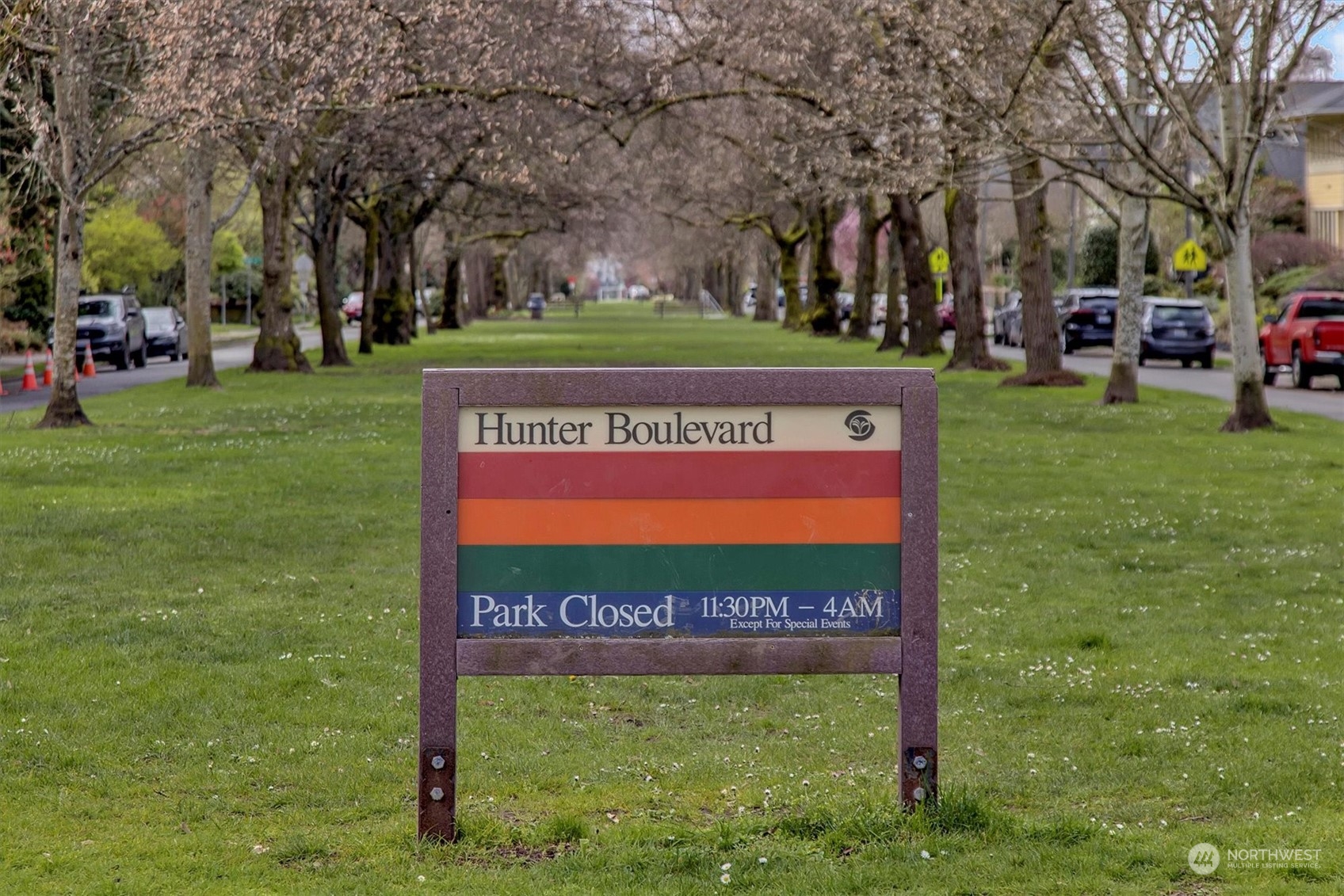 3422 Hunter Boulevard South Seattle, WA 98144 - Photo 37 of 40 a sign on the side of the road