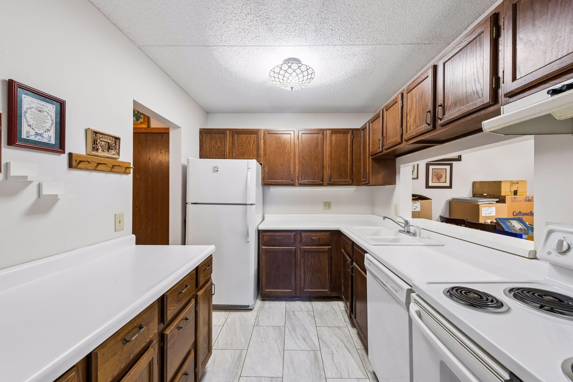 10531 Cedar Lake Road, Unit 212 Minnetonka, MN 55305 - Photo 11 of 48