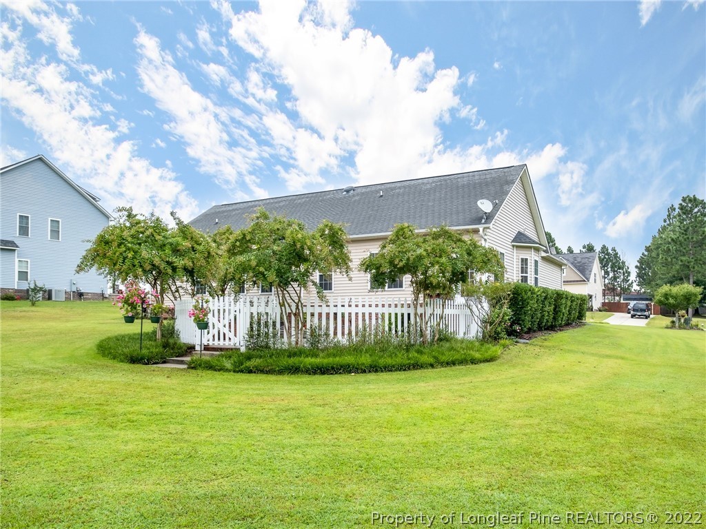 320 Porlock Way Raeford, NC 28376 - Photo 37 of 41 a front view of a house with garden