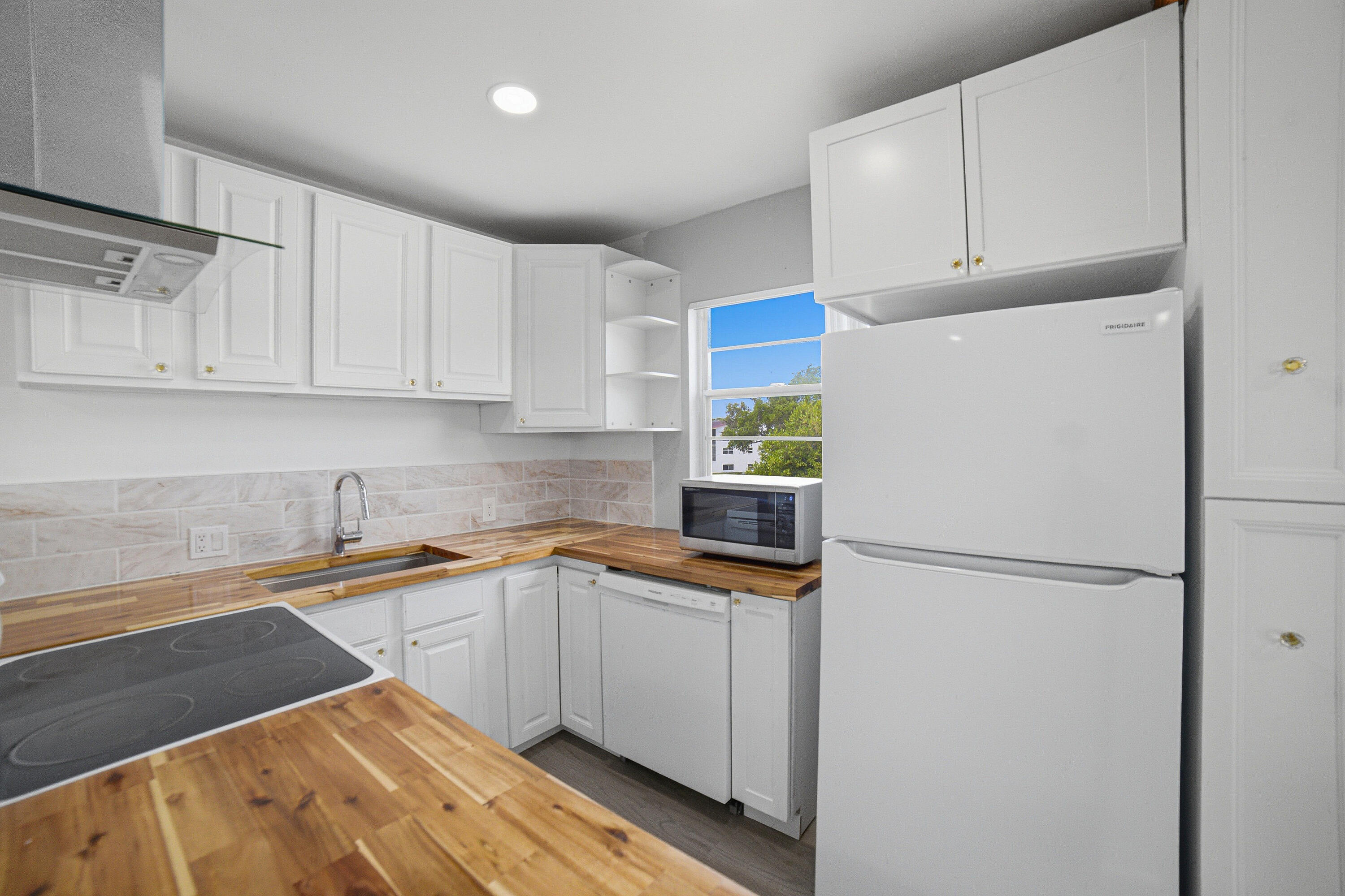 32 Fanshaw A, Unit 32 Boca Raton, FL 33434 - Photo 16 of 42 Kitchen-E