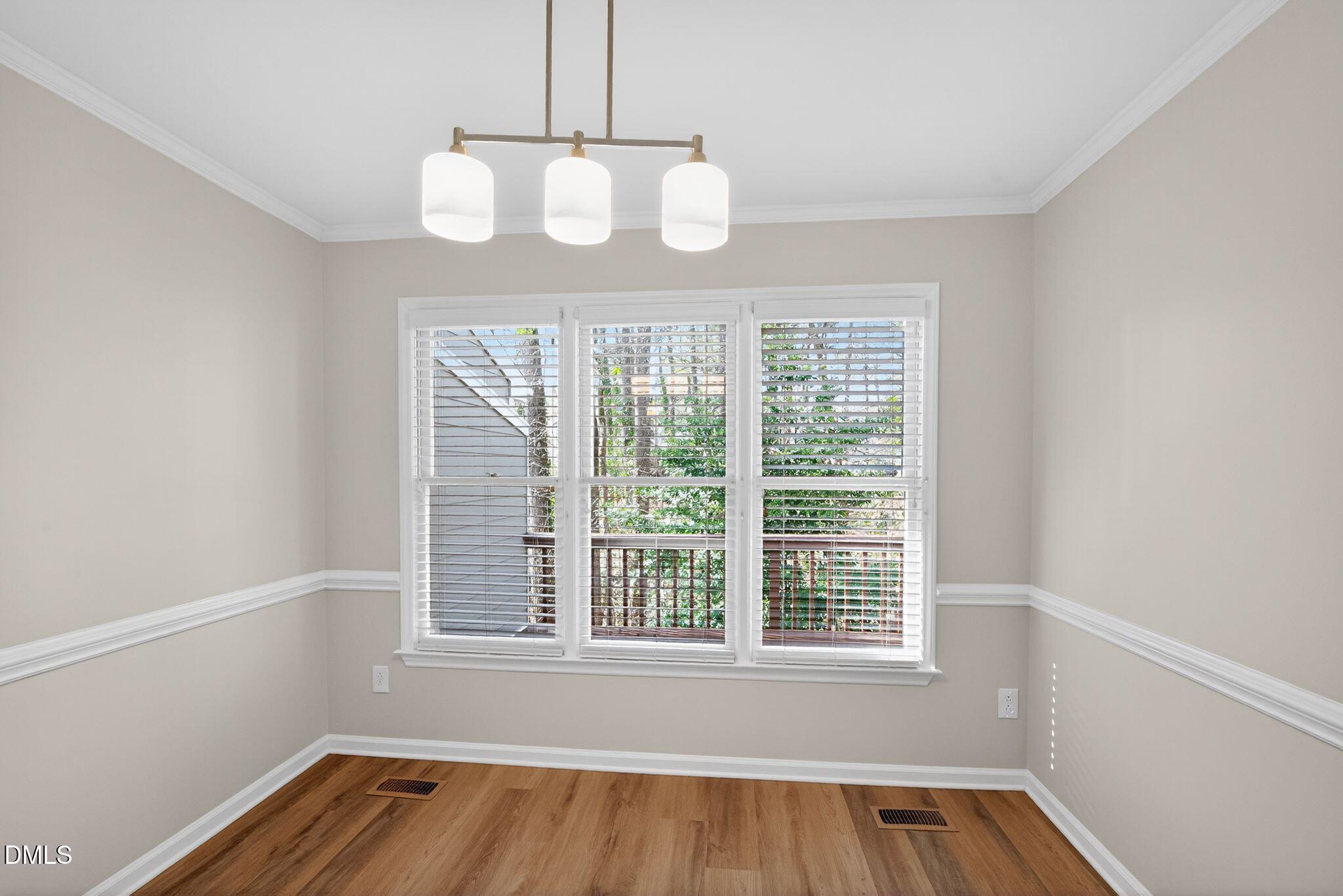 1430 Mahonia Court Raleigh, NC 27615 - Photo 5 of 13 09_1430_Mahonia_Ct_Raleigh_NC_27615-Dini