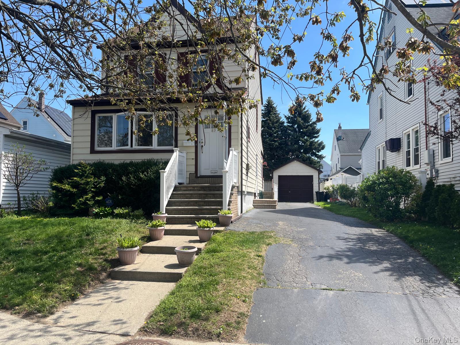 89 Carstairs Road Valley Stream, NY 11581 - Photo 1 of 16