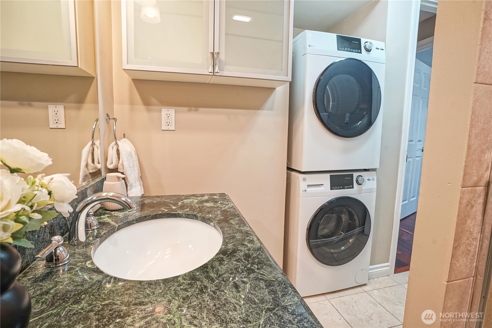 633 Northwest 85th Street, Unit 102 Seattle, WA 98117 - Photo 13 of 20