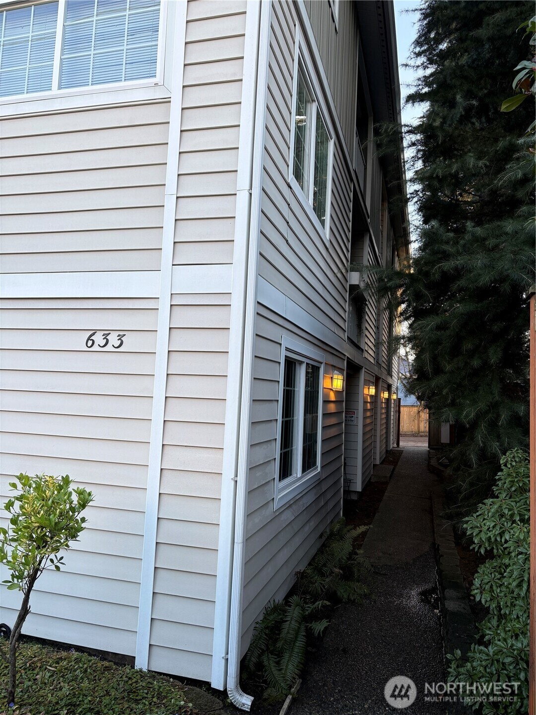 633 Northwest 85th Street, Unit 102 Seattle, WA 98117 - Photo 17 of 20