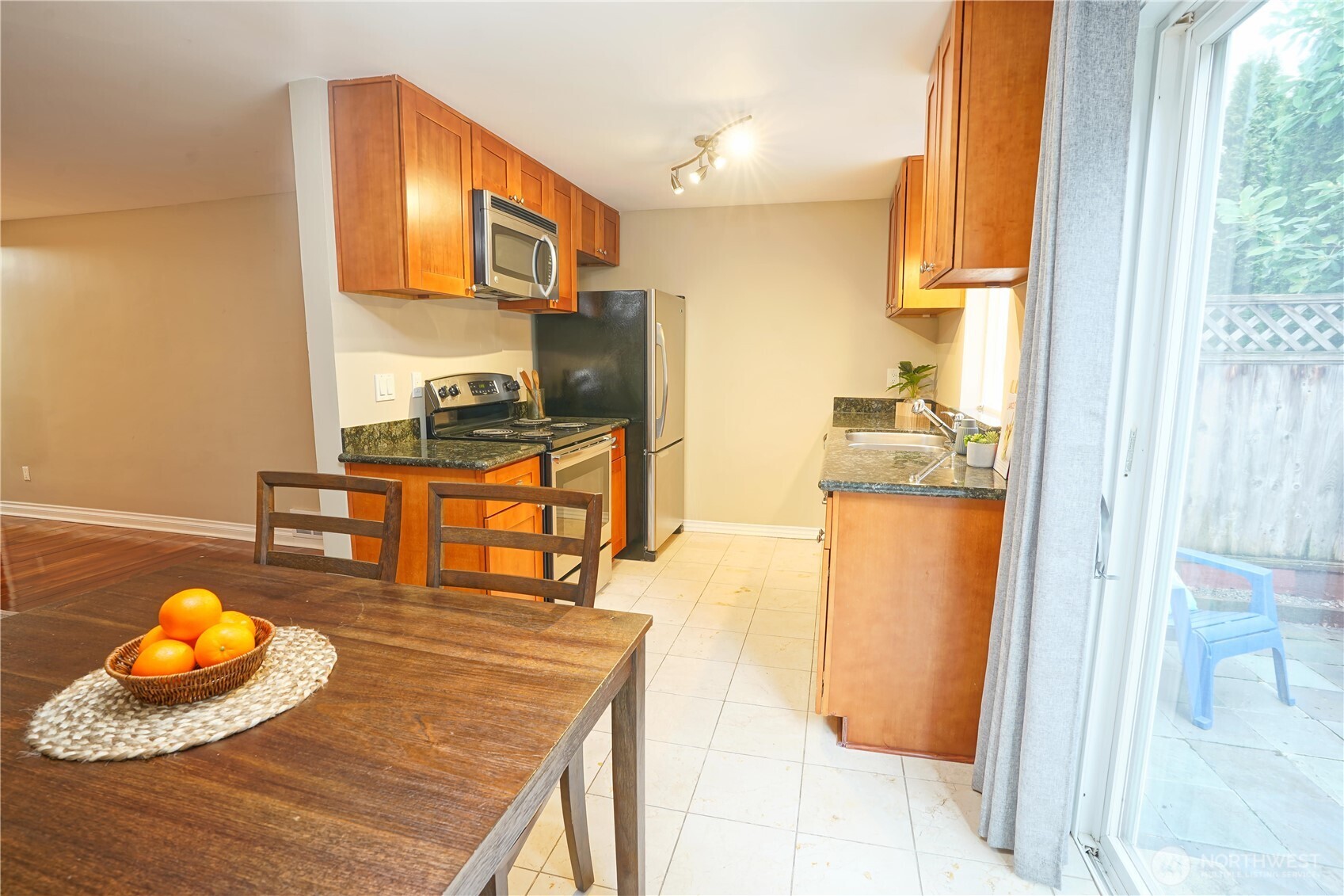 633 Northwest 85th Street, Unit 102 Seattle, WA 98117 - Photo 6 of 20